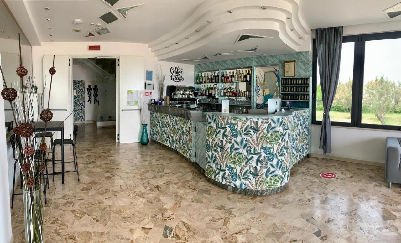 Hotel Tritone Ріміні Екстер'єр фото