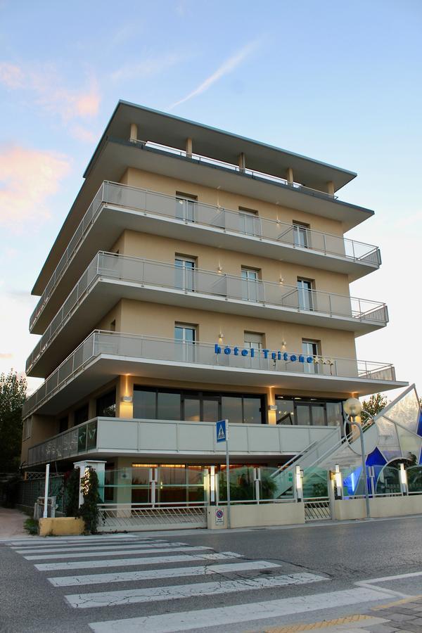 Hotel Tritone Ріміні Екстер'єр фото