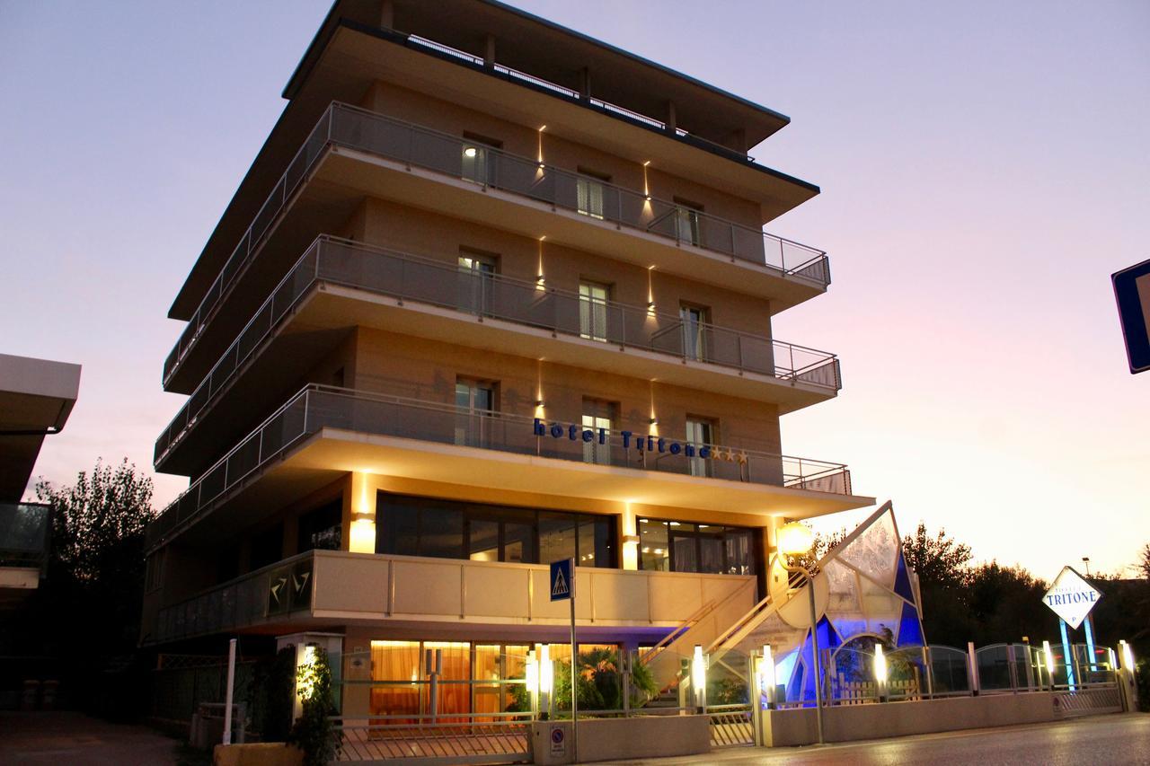 Hotel Tritone Ріміні Екстер'єр фото