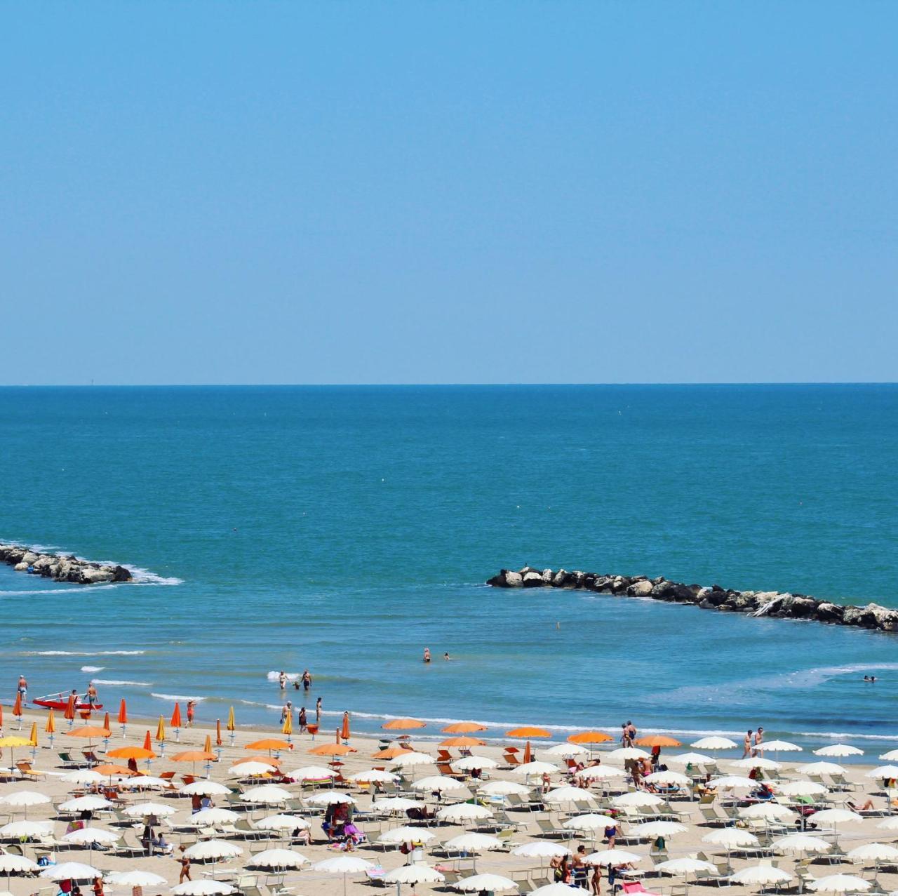 Hotel Tritone Ріміні Екстер'єр фото