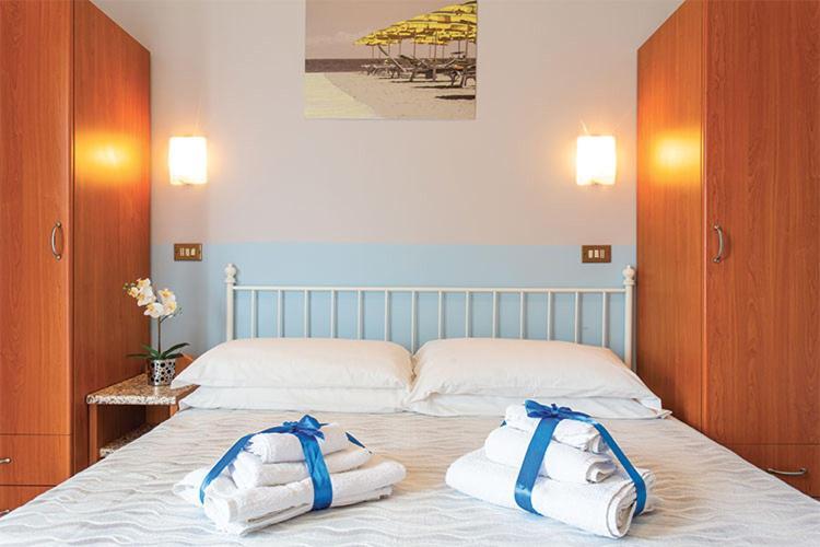 Hotel Tritone Ріміні Екстер'єр фото