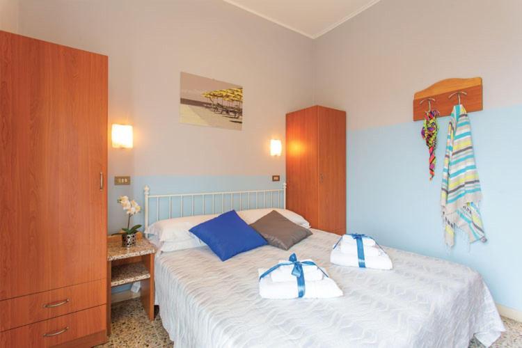 Hotel Tritone Ріміні Екстер'єр фото